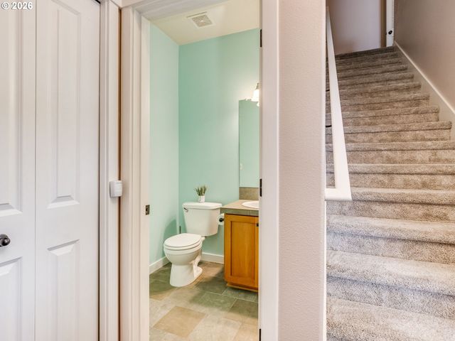 8139 Ne ROCKNE Way, Hillsboro, OR 97006