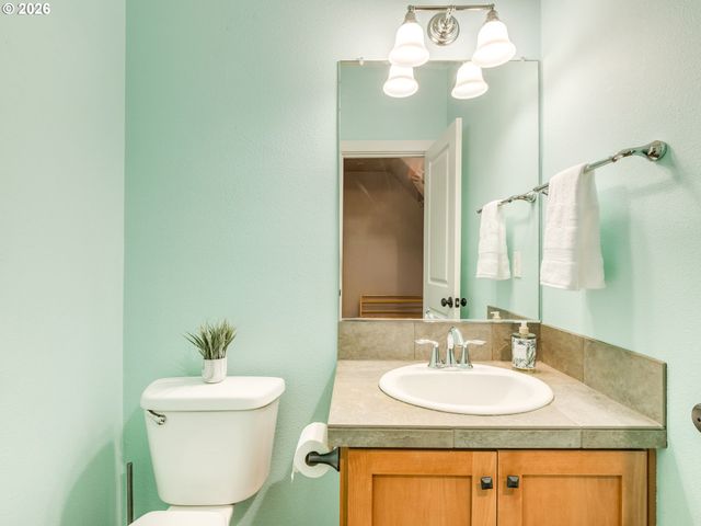 8139 Ne ROCKNE Way, Hillsboro, OR 97006