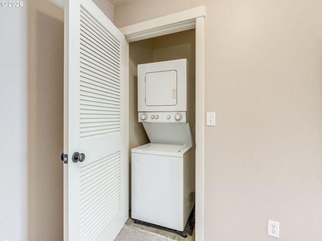 8139 Ne ROCKNE Way, Hillsboro, OR 97006