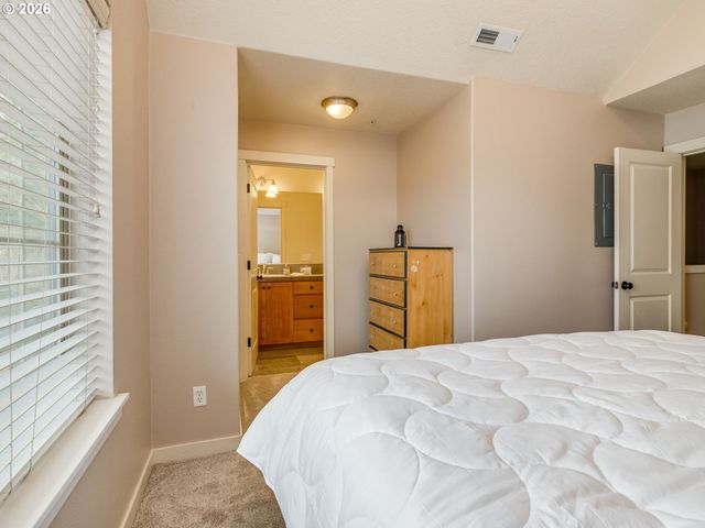 8139 Ne ROCKNE Way, Hillsboro, OR 97006