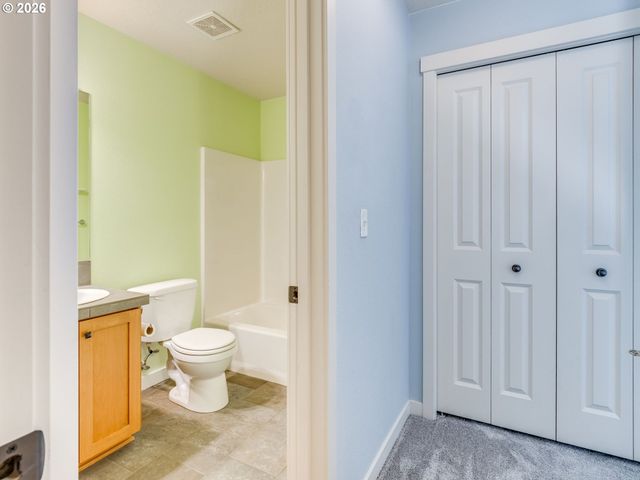 8139 Ne ROCKNE Way, Hillsboro, OR 97006