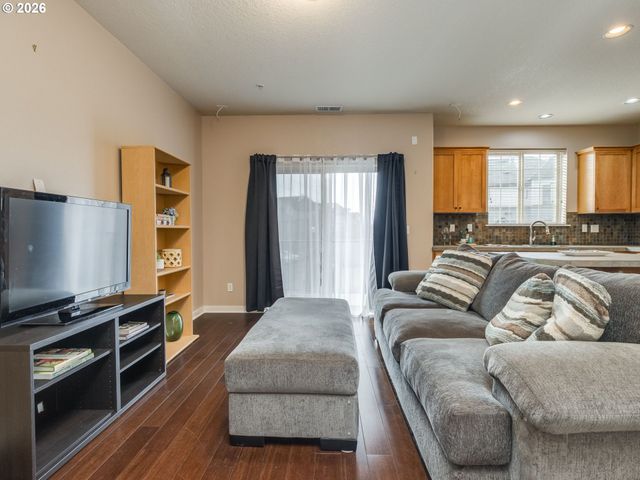 8139 Ne ROCKNE Way, Hillsboro, OR 97006