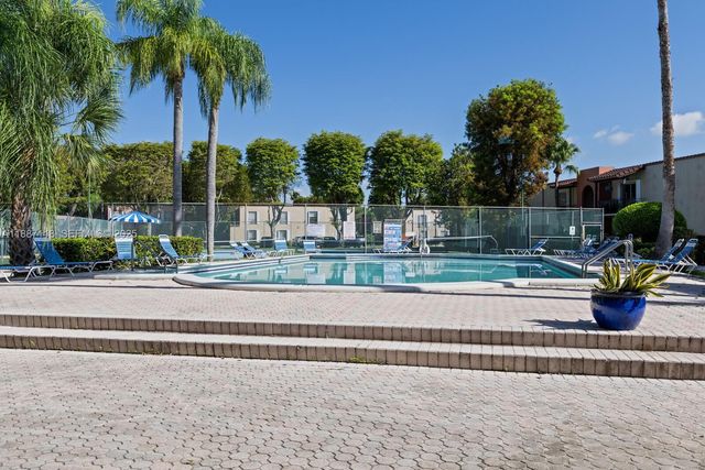 10816 N Kendall Drive R16, Miami, FL 33176