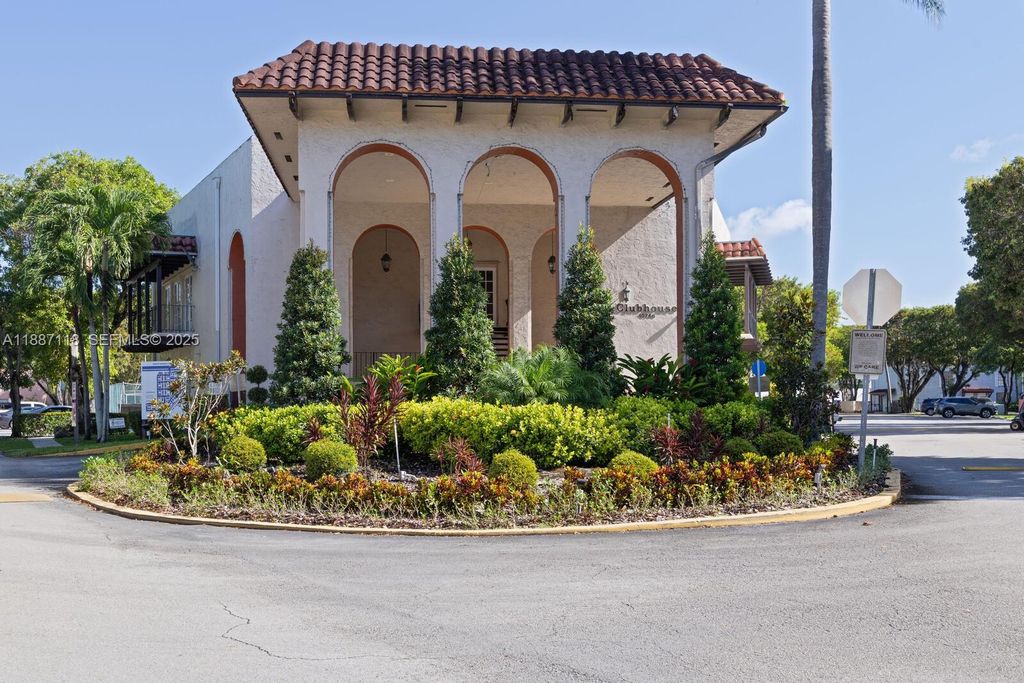 10816 N Kendall Drive R16, Miami, FL 33176