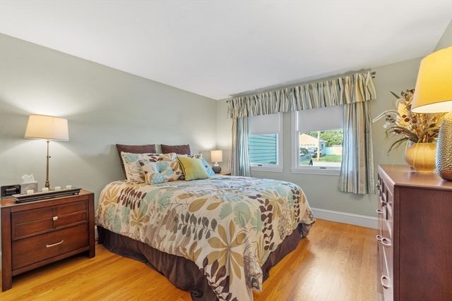 26 Woodlawn Avenue, Chelmsford, MA 01824