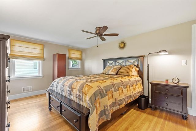 26 Woodlawn Avenue, Chelmsford, MA 01824
