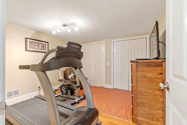 26 Woodlawn Avenue, Chelmsford, MA 01824