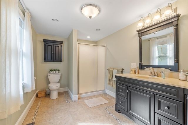 26 Woodlawn Avenue, Chelmsford, MA 01824