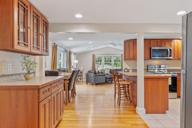 26 Woodlawn Avenue, Chelmsford, MA 01824