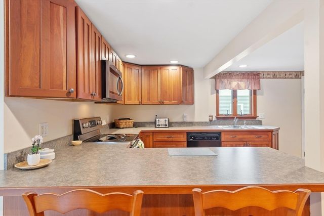 26 Woodlawn Avenue, Chelmsford, MA 01824