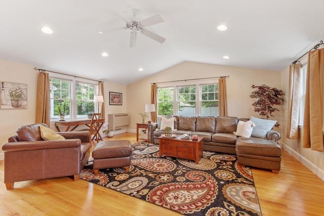 26 Woodlawn Avenue, Chelmsford, MA 01824