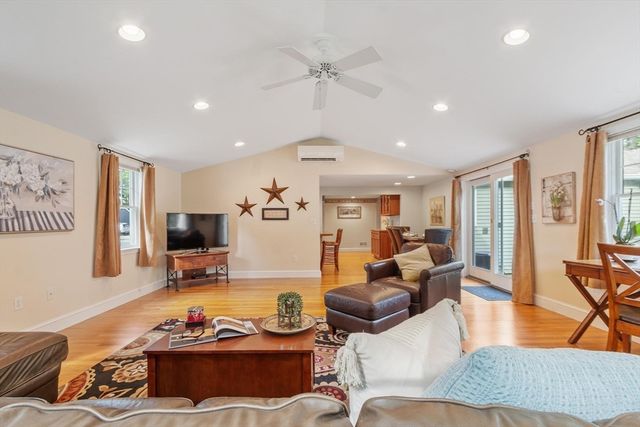 26 Woodlawn Avenue, Chelmsford, MA 01824