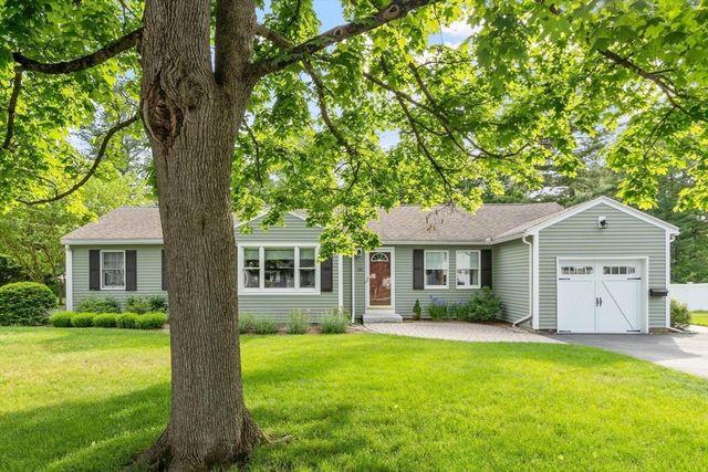 26 Woodlawn Avenue, Chelmsford, MA 01824