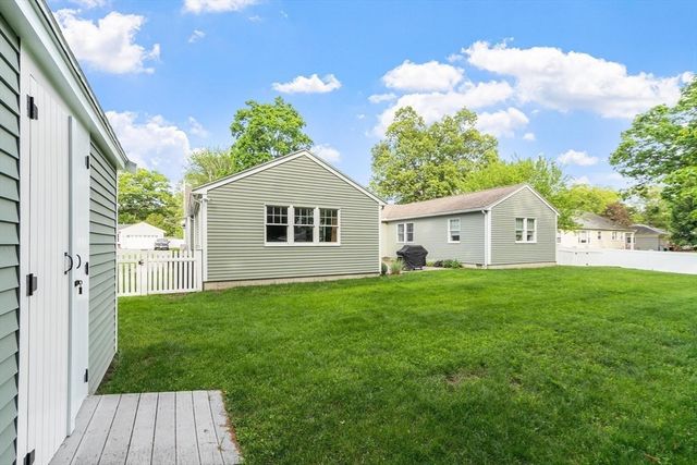 26 Woodlawn Avenue, Chelmsford, MA 01824
