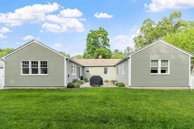 26 Woodlawn Avenue, Chelmsford, MA 01824
