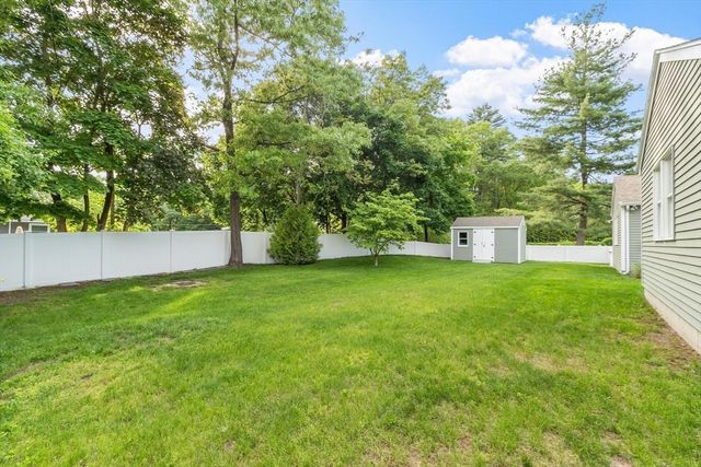 26 Woodlawn Avenue, Chelmsford, MA 01824