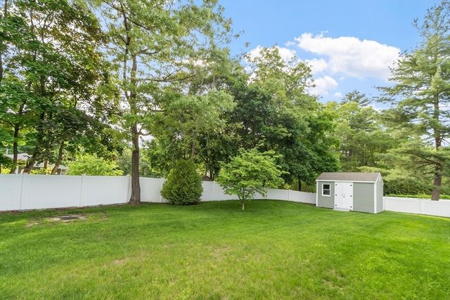 26 Woodlawn Avenue, Chelmsford, MA 01824