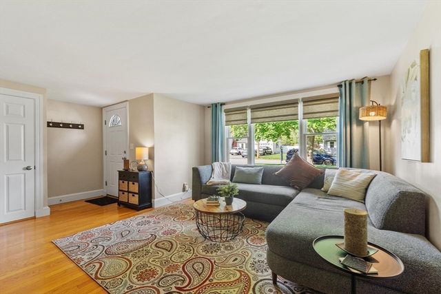 26 Woodlawn Avenue, Chelmsford, MA 01824