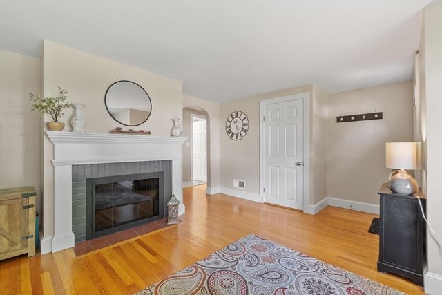 26 Woodlawn Avenue, Chelmsford, MA 01824