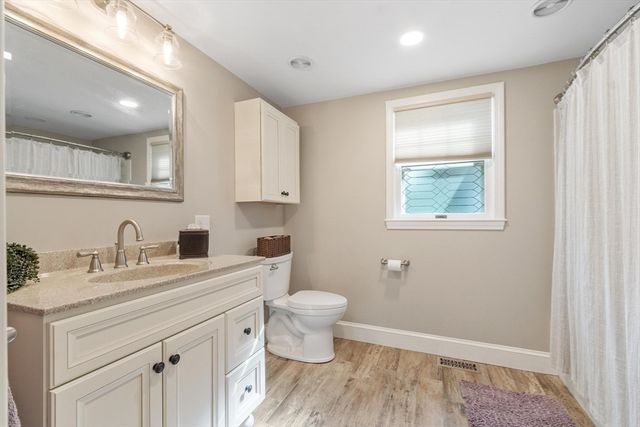 26 Woodlawn Avenue, Chelmsford, MA 01824