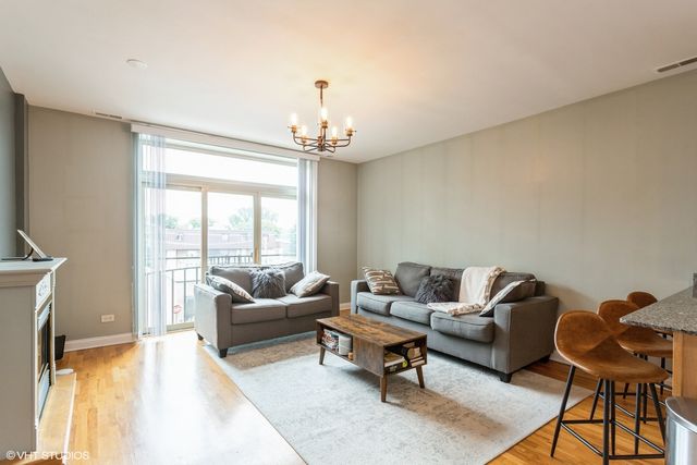 2815 W Howard Street 3E, Chicago, IL 60645