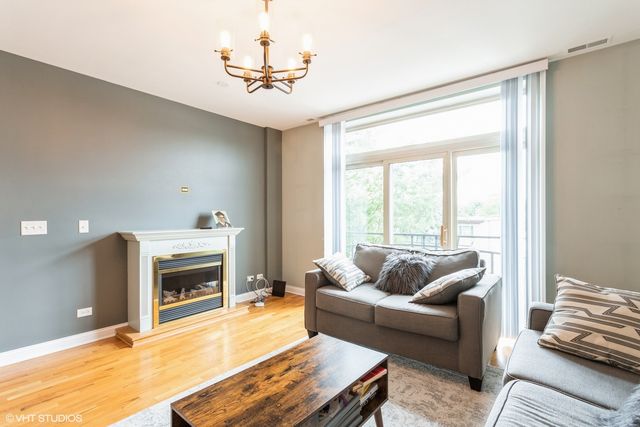 2815 W Howard Street 3E, Chicago, IL 60645