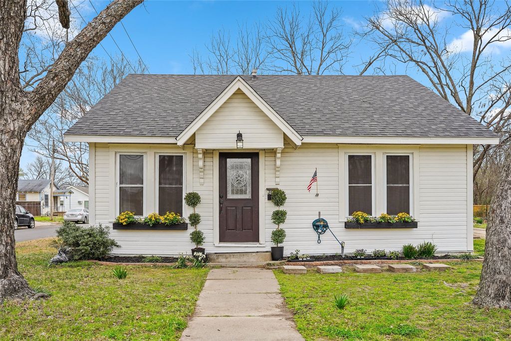 304 Texas Street, Sulphur Springs, TX 75482