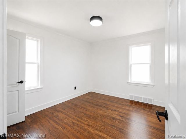 1512 E Maxlow Avenue, Hazel Park, MI 48030