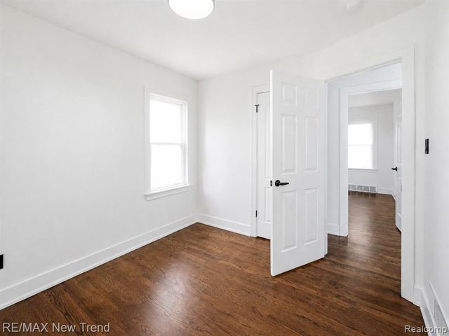 1512 E Maxlow Avenue, Hazel Park, MI 48030