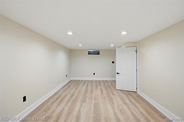 1512 E Maxlow Avenue, Hazel Park, MI 48030