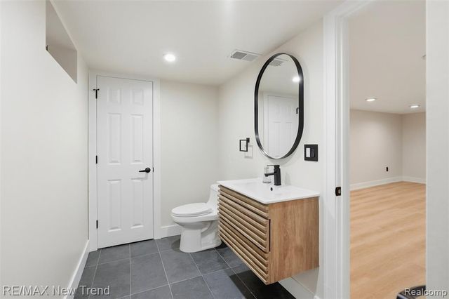 1512 E Maxlow Avenue, Hazel Park, MI 48030