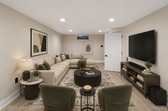 1512 E Maxlow Avenue, Hazel Park, MI 48030