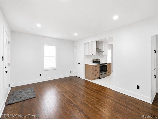 1512 E Maxlow Avenue, Hazel Park, MI 48030