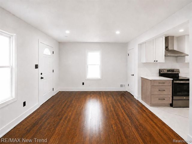1512 E Maxlow Avenue, Hazel Park, MI 48030