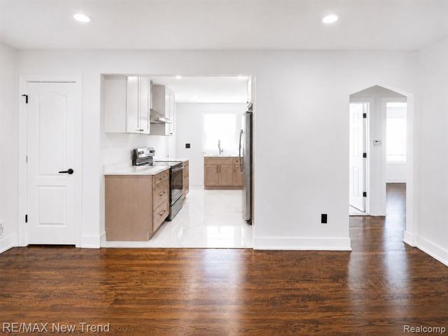 1512 E Maxlow Avenue, Hazel Park, MI 48030