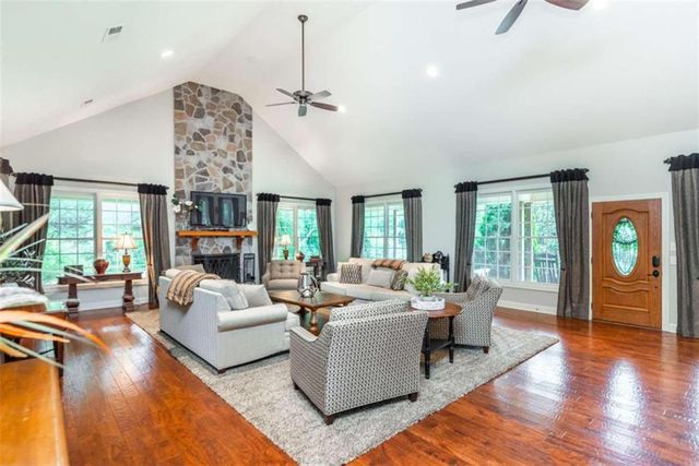 565 Owens Gin Road NE, Calhoun, GA 30701