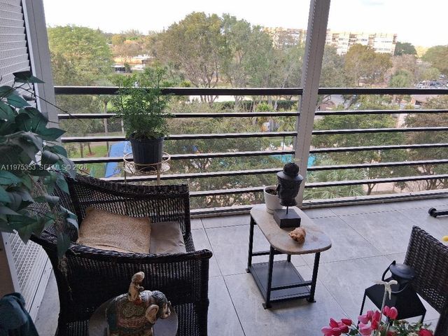 1000 St Charles Place 609, Pembroke Pines, FL 33026