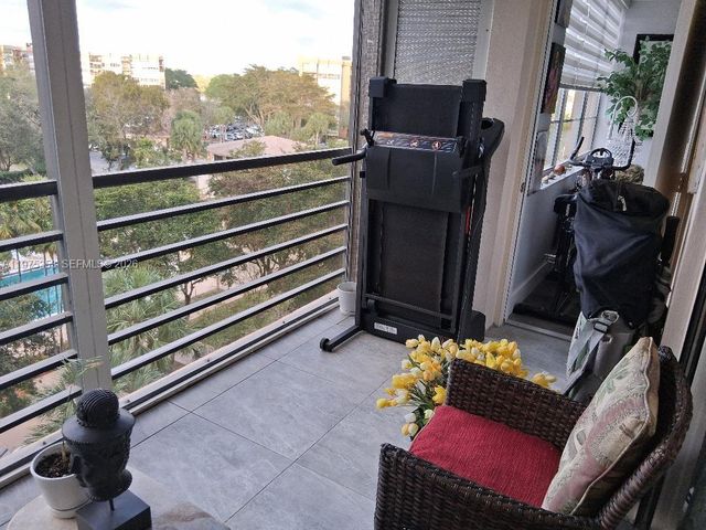 1000 St Charles Place 609, Pembroke Pines, FL 33026