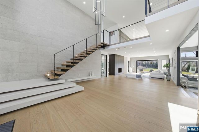 55 Oxford Drive, Tenafly, NJ 07670