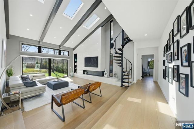 55 Oxford Drive, Tenafly, NJ 07670