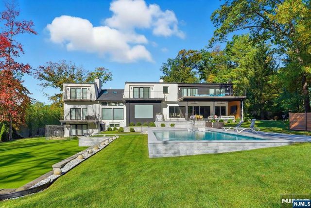 55 Oxford Drive, Tenafly, NJ 07670