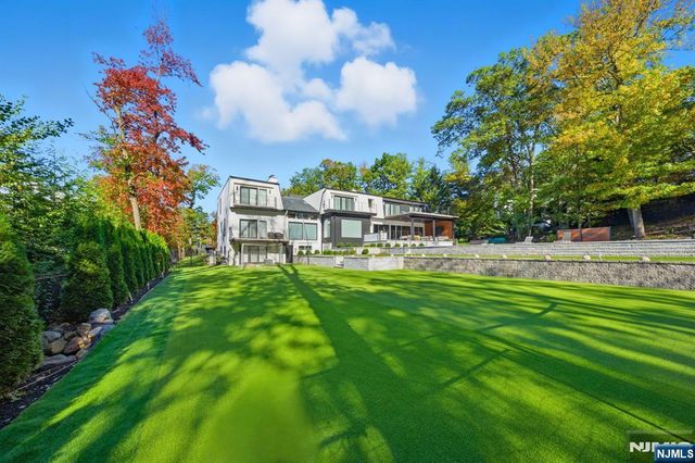 55 Oxford Drive, Tenafly, NJ 07670