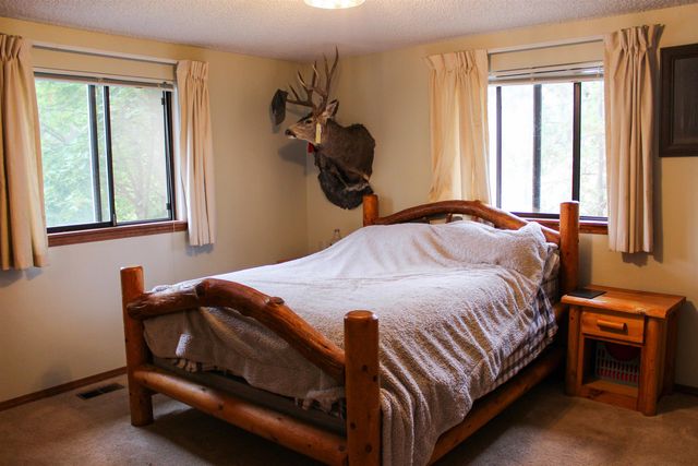 8311 N Greenwood Ct, Spokane, WA 99208