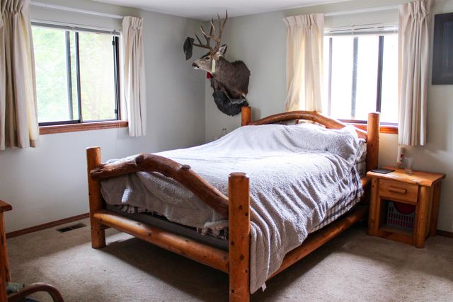 8311 N Greenwood Ct, Spokane, WA 99208