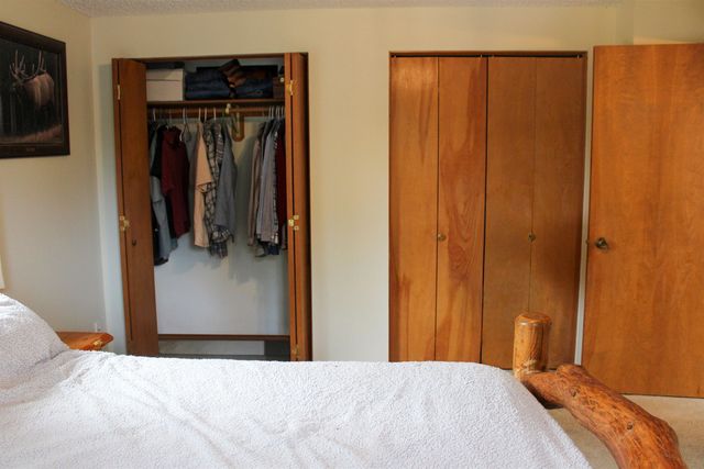 8311 N Greenwood Ct, Spokane, WA 99208