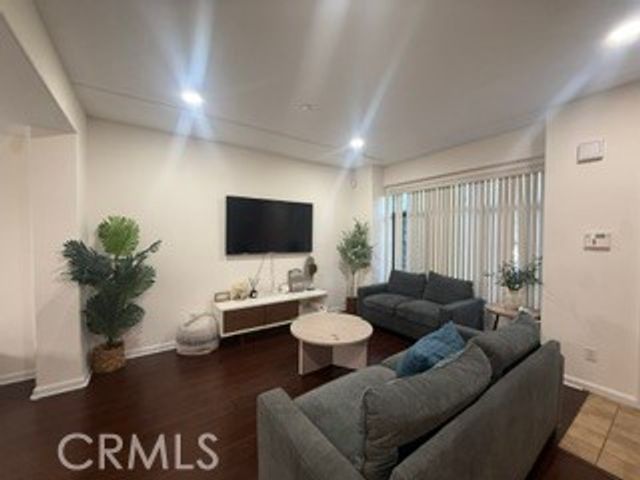 879 Michigan Boulevard B, Pasadena, CA 91107