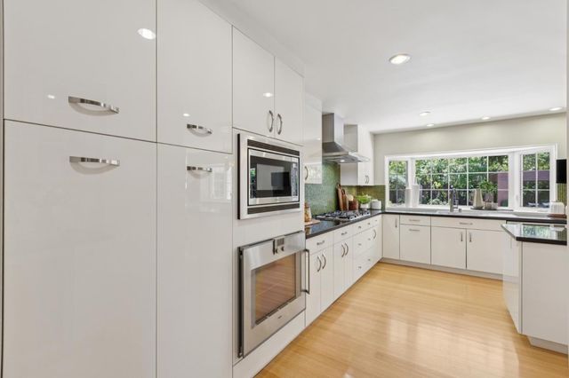 20210 La Paloma Avenue, Saratoga, CA 95070