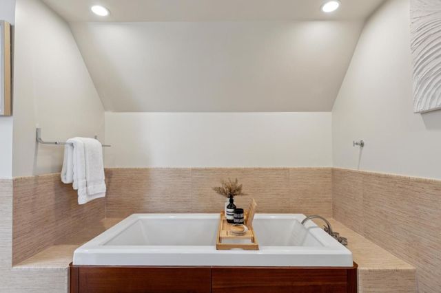 20210 La Paloma Avenue, Saratoga, CA 95070