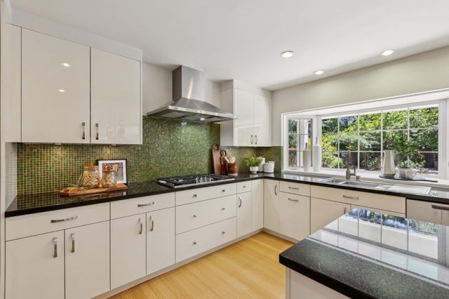 20210 La Paloma Avenue, Saratoga, CA 95070