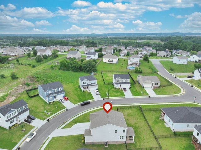 2982 Windstone Trl, Columbia, TN 38401